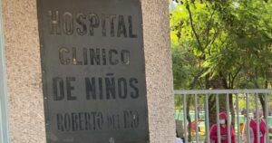 Bebé de un año fallece por lesiones atribuibles a terceros y sus padres son detenidos por Carabineros