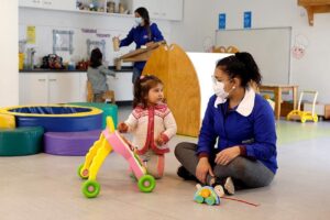 Universidad de Chile publica Reglamento de Corresponsabilidad Social para madres y padres estudiantes