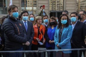 Alcaldes de oposición entregaron carta en La Moneda pidiendo medidas para enfrentar a la delincuencia