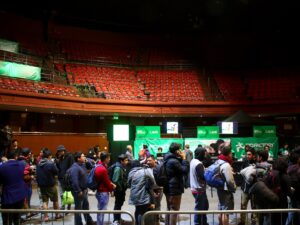 Teatro Caupolicán instaló detectores de metales en su ingreso