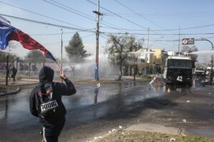 Marcha de hinchas de la Universidad de Chile terminó con incidentes en las afueras del CDA