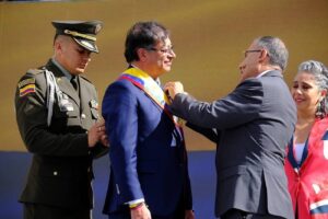 Gustavo Petro asume como primer presidente de izquierda de Colombia