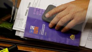 Cadem: Rechazo y Apruebo mantienen una distancia de 10 puntos a un mes del Plebiscito