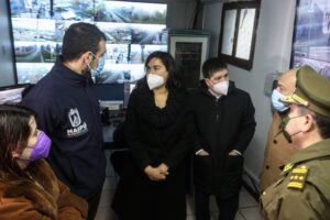 Gobierno anuncia plan contra comercio ilegal en Plaza de Maipú en medio de protestas de vendedores