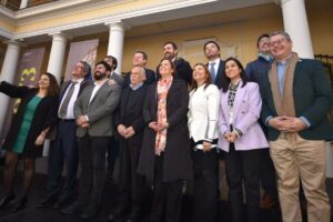 Asume la nueva directiva de la Asociación Chilena de Municipalidades y Leitao es la primera mujer en liderarla