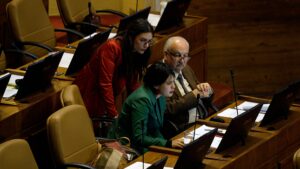 Vallejo se desmarca de Teillier por reformas constitucionales en caso de ganar el Apruebo