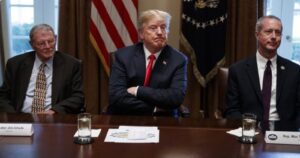 Donald Trump denuncia que el FBI allanó su mansión en Florida