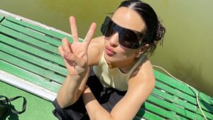 Rosalía hace eco de sus memes con hilarante video en redes sociales