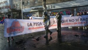 Comerciantes ambulantes de Meiggs y Plaza de Maipú protestaron para exigir permisos