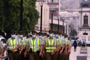 Tatuajes, pie plano y caries: Gobierno flexibiliza los criterios para ingresar a Carabineros