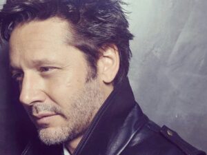 Benjamín Vicuña viajó de urgencia a Santiago