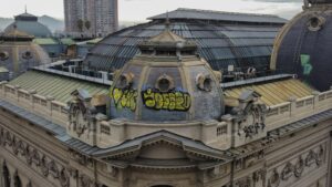 Gobernador Orrego se querella contra autores de rayados en el Museo de Bellas Artes