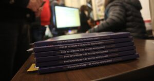 Justicia admite querella contra el Gobierno por compra de 700 mil ejemplares de propuesta de nueva Constitución