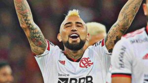 El aplauso cerrado que se llevó Arturo Vidal por su juego en el Flamengo