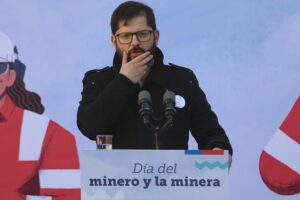 Revisa en extenso la encuesta EL DÍNAMO – Black&White