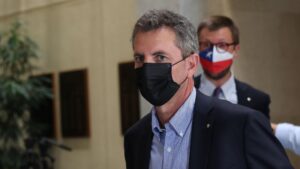 Gonzalo de la Carrera niega referencia a DD.DD en polémico tuit y pide
