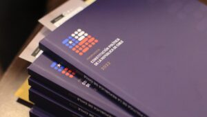 Académicos, ex ministros y ex convencionales llamaron 