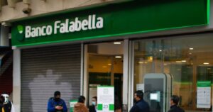 Solitario delincuente escapa con 260 millones de banco en San Miguel