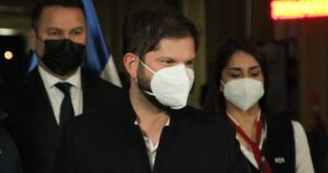 Presidente Boric entrega apoyo al Apruebo con particular gesto en un live en redes sociales