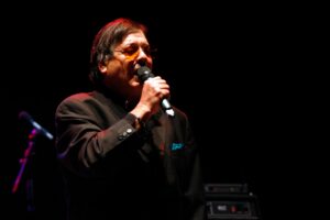 A los 69 años falleció Zalo Reyes, ícono musical chileno y 