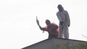 Overoles blancos protagonizaron nuevos incidentes en el Instituto Nacional