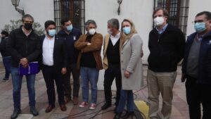 Alcaldes pidieron transporte público gratuito para el plebiscito de salida