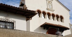 Obispo auxiliar de Santiago y apoyo de Carmelitas de San José de Maipo al Apruebo: 