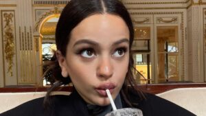 Rosalía luce nuevo look 