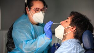 Balance COVID-19: Minsal reportó 8.446 casos nuevos y positividad del 11,23%