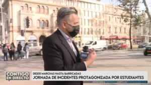 VIDEO - Equipo de Chilevisión fue atacado a piedrazos por estudiantes