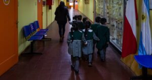 El impacto del sesgo de confirmación en la educación y la sociedad