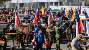 Un detenido y querella del Gobierno: lo que dejó el enfrentamiento entre adherentes del Apruebo y el Rechazo