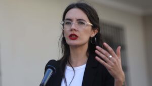 Gobierno descarta querella por Ley de Seguridad del Estado por ultraje a la bandera en Valparaíso