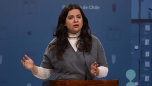 Ministra Orellana cuestionó presencia de Kena Lorenzini en Caupolicanazo Feminista