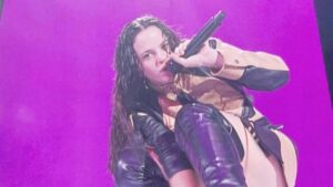 Los regalos que recibió Rosalía en su visita a Chile