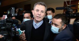 Diputado Gonzalo de la Carrera golpea con un puñetazo a vicepresidente de la Cámara: 