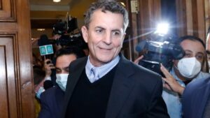 Presidente de la Cámara encarga informe para determinar si Gonzalo de la Carrera puede ser expulsado o inhabilitado