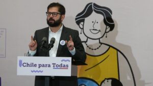 Boric lamentó violencia en la previa al plebiscito: 