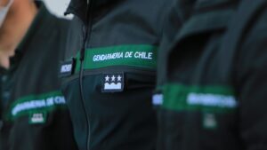 Investigan fiesta de gendarmes en Santiago 1 que incluyó alcohol, asado y ketamina