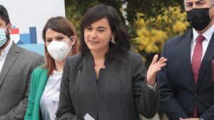 Siches pide prudencia tras llamado de Teillier a 