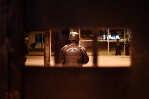 Gendarmería abre dos investigaciones por la fiesta de funcionarios con alcohol y drogas en Santiago 1