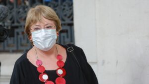 Bachelet fue multada con $4 millones por irregularidades en pago de contribuciones de casa en Caburgua