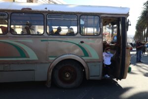 Gobierno enfrenta falta de transporte subsidiado en zonas rurales para el Plebiscito y analiza alternativas