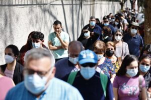 Locales con alto flujo en Chile y en el exterior: la jornada del Plebiscito de Salida en fotos