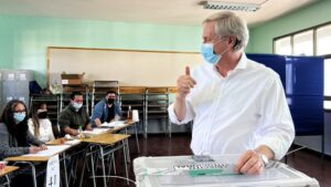 José Antonio Kast ejerció su voto en Paine: 