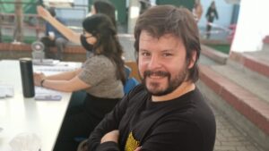 Vocal de mesa acaparó toda la atención por su parecido con el presidente Gabriel Boric