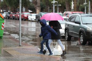 Vuelves las lluvias y las bajas temperaturas: ¿cuándo comienzan las precipitaciones en Santiago?