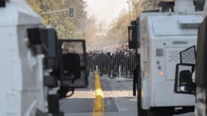Protestas en jornada de cambio de gabinete dejaron 38 detenidos en Santiago