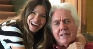 China Suárez despide al papá de Vicuña: 