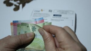 Salarios reales cayeron 3% en los últimos 12 meses por impacto de la inflación